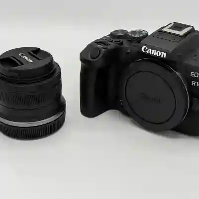 Aparat foto mirrorless Canon EOS R10 + obiectiv RF-S 18-45mm f4.5-6.3 is STM